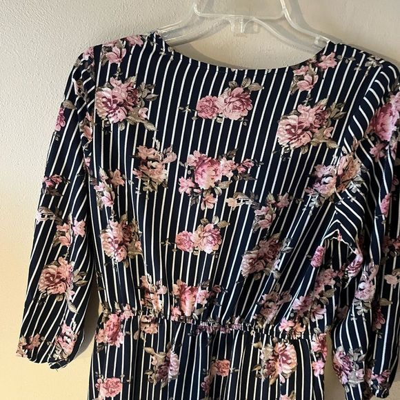 Rue 21 Floral striped maxi Romper Dress Half Sleeves
Shorts + criss cross neck - Picture 7 of 8